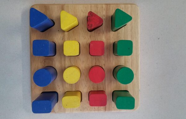 Jeu de tri : apprendre à trier les couleurs et les formes