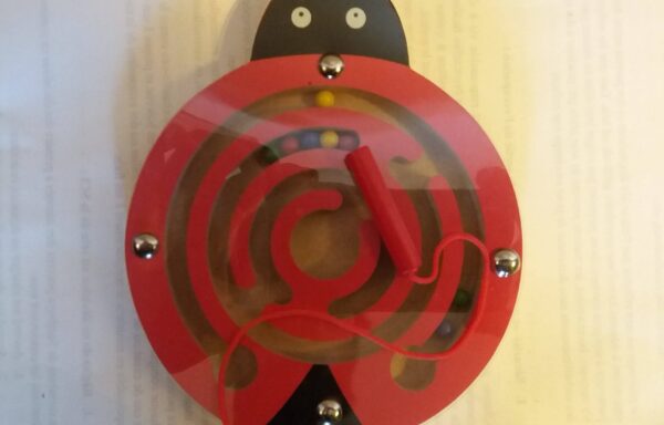 Coccinelle labyrinthe : motricité fine